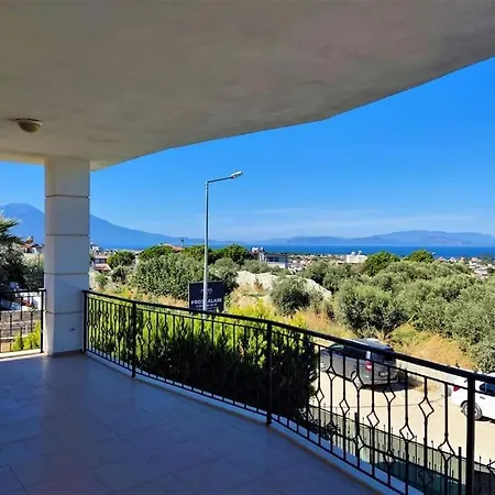 Deniz Manzarali Korunakli Oezel Havuzlu Lueks * Kusadasi