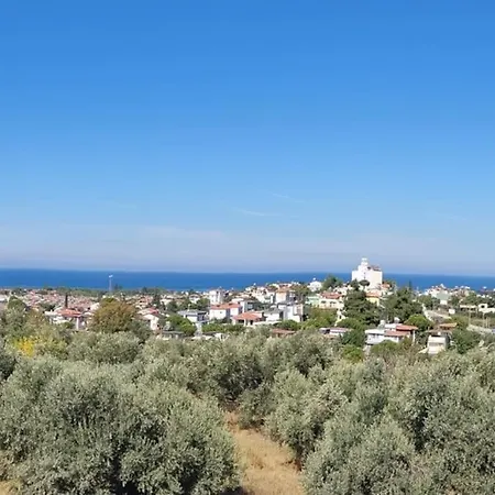 Deniz Manzarali Korunakli Oezel Havuzlu Lueks Villa