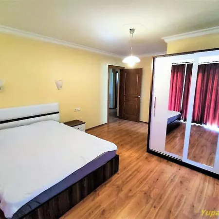 Deniz Manzarali Korunakli Oezel Havuzlu Lueks Vila Kusadası