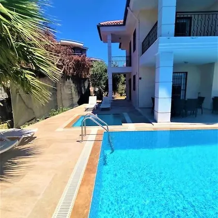 Villa Deniz Manzarali Korunakli Oezel Havuzlu Lueks Kusadasi