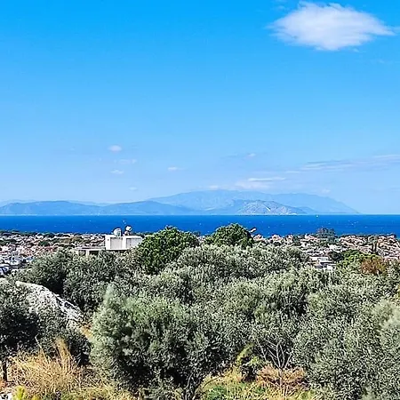 Deniz Manzarali Korunakli Oezel Havuzlu Lueks Villa *