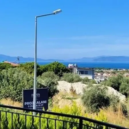 Vila Deniz Manzarali Korunakli Oezel Havuzlu Lueks *