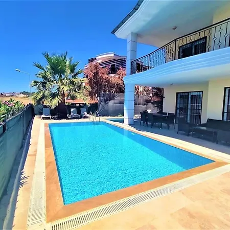 Villa Deniz Manzarali Korunakli Oezel Havuzlu Lueks Kusadasi