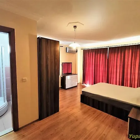 Deniz Manzarali Korunakli Oezel Havuzlu Lueks *