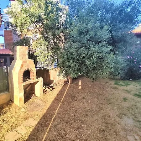 Deniz Manzarali Korunakli Oezel Havuzlu Lueks Villa *
